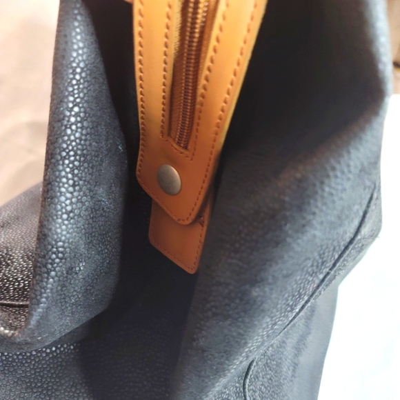 ONLY DUE TO CLOSET CLOSURE     LEGITIMATE BAG.  LEATHER. - Picture 10 of 13